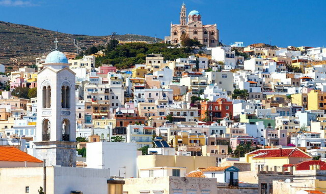 Χαμός στη Σύρο: Πήγε να πάρει το αυτοκίνητό του - Έπαθε ΣΟΚ όταν είδε... (pics)