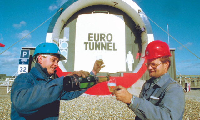 Σήραγγα της Μάγχης: Ένα «θαύμα» της μηχανικής κλείνει τα 25! (vid)