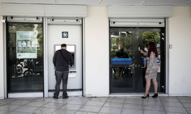 Τράπεζες: Αρχίζει η εθελουσία έξοδος - 10.000 αποχωρήσεις μέχρι το 2021