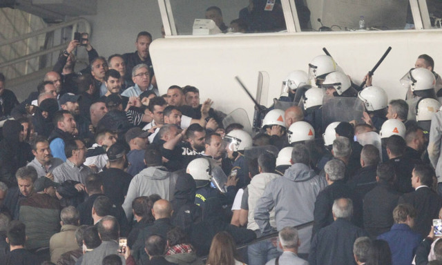 ΠΑΟΚ - ΑΕΚ: Απίστευτο ξύλο στο ΟΑΚΑ – Δείτε τις φωτογραφίες