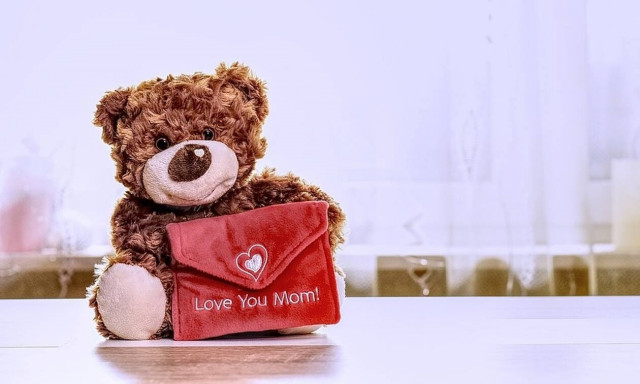 Γιορτή της μητέρας: Χρόνια πολλά σε όλες τις μανούλες 