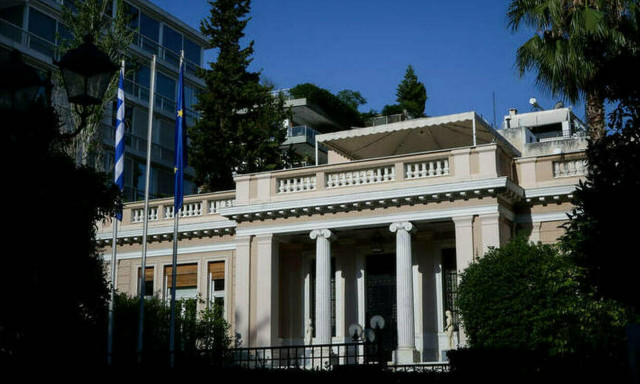 Μαξίμου για Μητσοτάκη: «Δεσμεύτηκε για επταήμερη εργασία – Γυρίζει τους εργαζόμενους στον 18ο αιώνα»