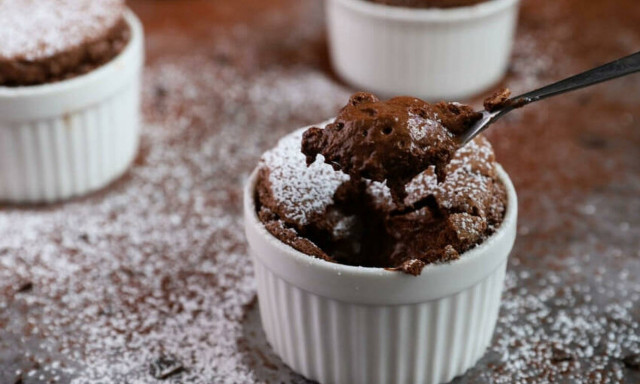 Μαρεγκάτο σουφλέ σοκολάτας