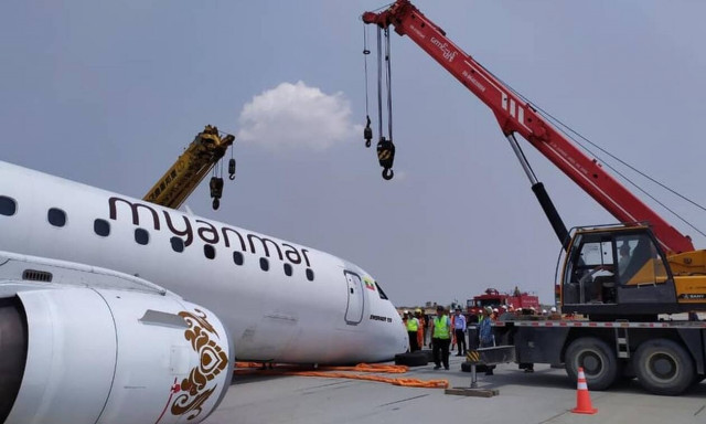 Βίντεο - ΣΟΚ: Πιλότος προσγειώνει αεροπλάνο χωρίς μπροστινές ρόδες