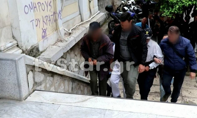 Λαμία: Στον ανακριτή ο πατέρας που εξέδιδε την κόρη του - «Σώστε την αδερφή μας» (vid)