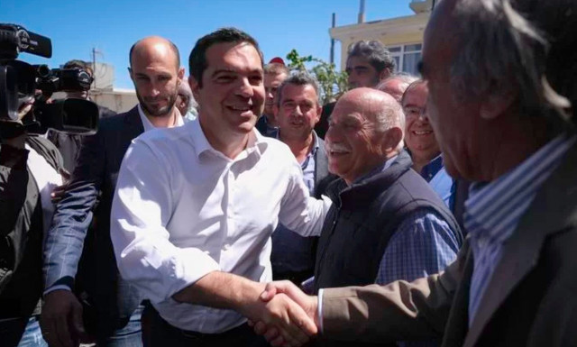 Νέος «μποναμάς» Τσίπρα: Τι θα γίνει με κοινωνικό μέρισμα και 14η σύνταξη