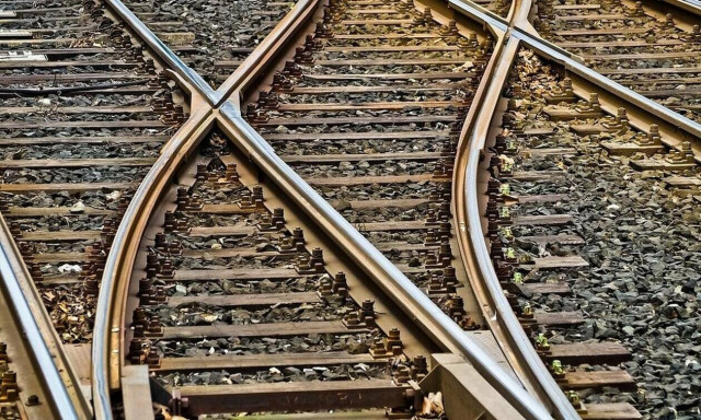 Electric train that will go from Athens to Thessaloniki in four hours to be launched on Monday