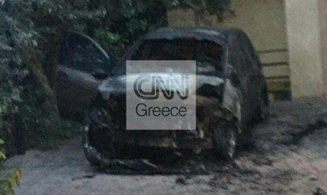 Η ΕΣΗΕΑ καταδικάζει την εμπρηστική επίθεση κατά της δημοσιογράφου Μίνας Καραμήτρου