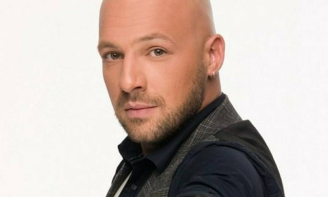 Νίκος Μουτσινάς: Ατύχημα για τον παρουσιαστή - Δείτε τι συνέβη (pics)