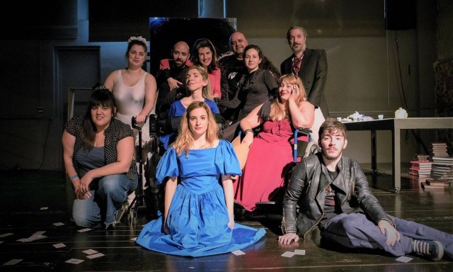 Αυτή η θεατρική ομάδα ανεβαίνει στο «σανίδι» και σπάει τις προκαταλήψεις