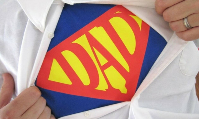 Ο σημερινός μπαμπάς είναι ένας Σούπερμαν χωρίς τις υπερδυνάμεις