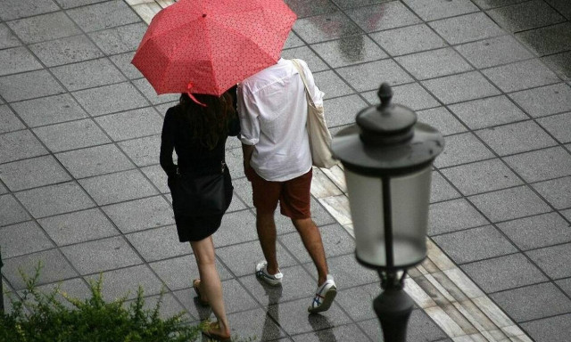 Ο καιρός …τρελάθηκε: Πλησιάζει ισχυρή κακοκαιρία - Η προειδοποίηση για την Αθήνα (ΧΑΡΤΕΣ)