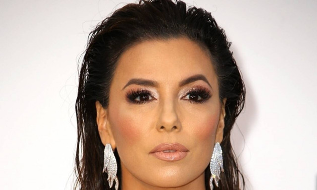 Η καυτή εμφάνιση της 44χρονης Eva Longoria στο Φεστιβάλ των Καννών!