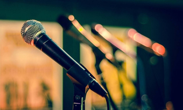 Θλίψη: Νεκρός πασίγνωστος Έλληνας μουσικός - Κατέρρευσε πάνω στη σκηνή και πέθανε (Pics)