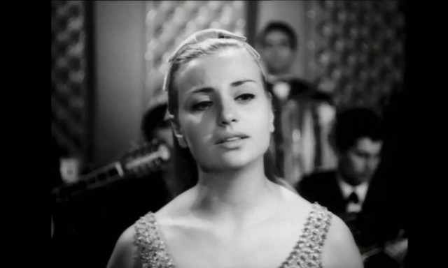 Βίκυ Μοσχολιού: Τα τραγούδια που θα μας τη θυμίζουν για πάντα (pics&vids)