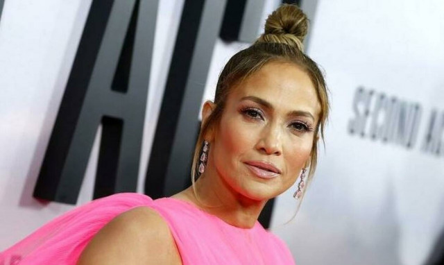 Jennifer, πες μας ότι είναι Photoshop! Δεν ξέρουμε πώς να αισθανθούμε με το νέο post της JLo