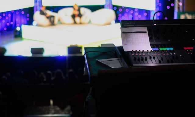 Εσπευσμένα στο νοσοκομείο γνωστός παρουσιαστής – Έφυγε από την εκπομπή (pics)