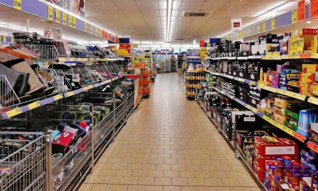 Μειωμένος ΦΠΑ: Ποια προϊόντα πωλούνται φθηνότερα από σήμερα - Δείτε αναλυτικά τις κατηγορίες