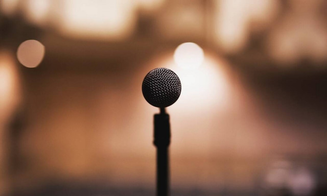 Θρήνος: Πέθανε πασίγνωστη Ελληνίδα τραγουδίστρια και ηθοποιός (pics)