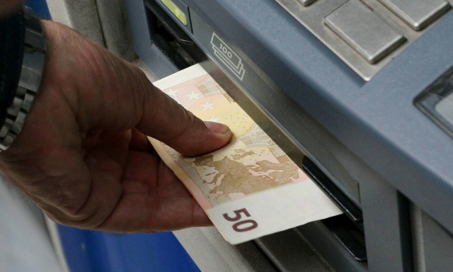 13η σύνταξη: Ψυχρολουσία στα ΑΤΜ - Γιατί δόθηκε ψαλιδισμένη 