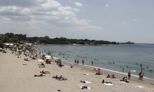 Καιρός τώρα: Αποπνικτική η ατμόσφαιρα την Τρίτη με ζέστη και σκόνη από την Αφρική (pics)