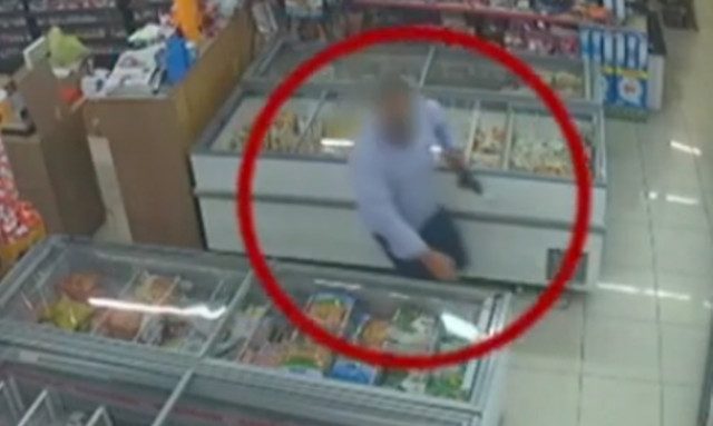 Βίντεο - ΣΟΚ: Η στιγμή της εν ψυχρώ δολοφονίας του κοινοτάρχη στα Χανιά