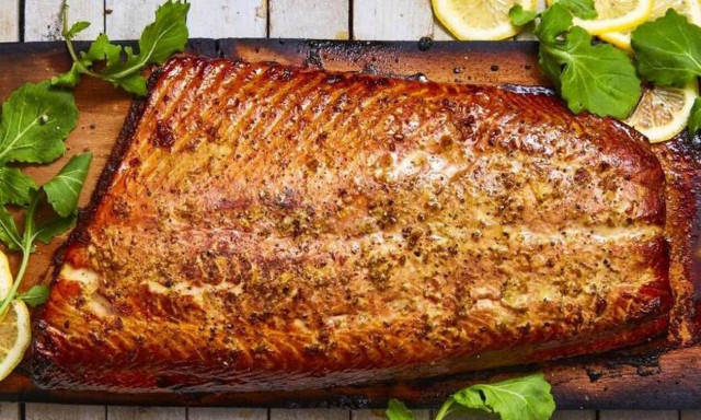 H συνταγή της ημέρας: Σολομός με μέλι και τζίντζερ