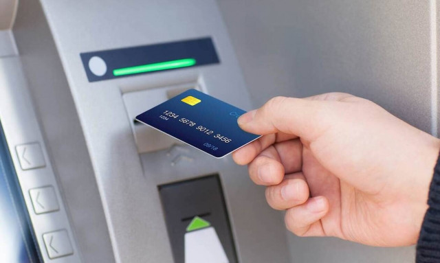 Πόσο θα μας κοστίζουν οι αναλήψεις από τα ΑΤΜ 