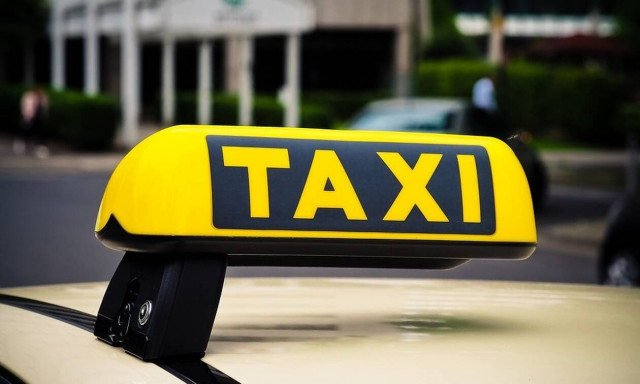 Ασύλληπτο: Έφυγαν από το μαιευτήριο και άφησαν στο ταξί το... νεογέννητο μωρό τους (pics)