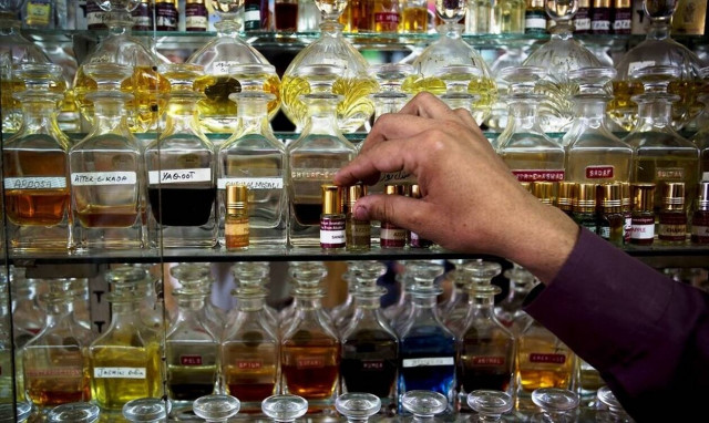 Τα λάθη που κάνει ένας άνδρας όταν βάζει το άρωμά του