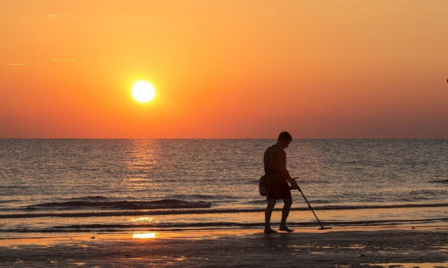 Χερσόνησος: Χειροπέδες σε ζευγάρι που έκανε βόλτα με ανιχνευτή μετάλλων σε... αρχαιολογική ζώνη!