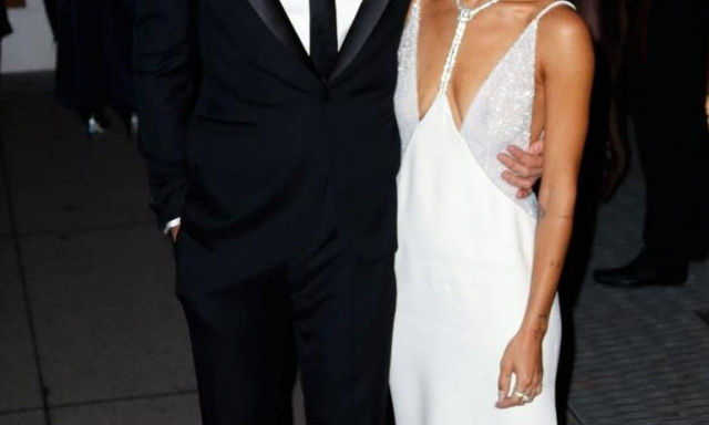 Η κόρη πασίγνωστου τραγουδιστή παντρεύτηκε κρυφά και μας αιφνιδίασε