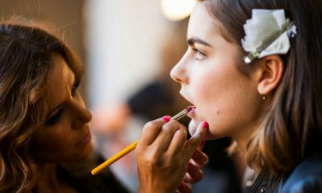 Τα παστέλ κραγιόν είναι η απόλυτη τάση του καλοκαιριού αλλά δες εδώ πώς πρέπει να τα φοράς