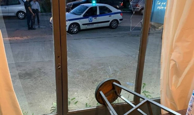 Επίθεση σε εκλογικό κέντρο υποψήφιου δημάρχου της Γλυφάδας