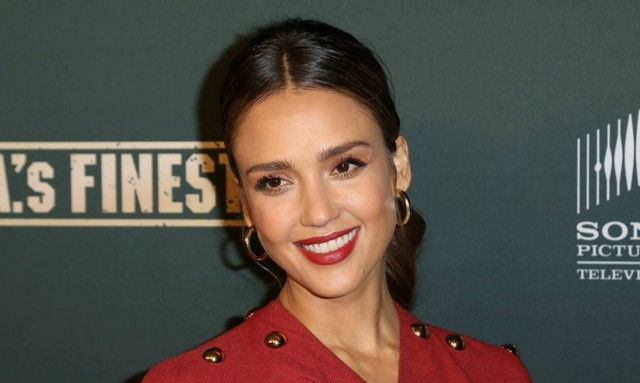 Η εντυπωσιακή έπαυλη της Τζέσικα Άλμπα στο Μπέβερλι Χιλς (vid)