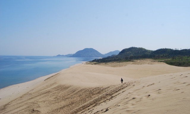 Ιαπωνία: Βαριά πρόστιμα για γκράφιτι στην άμμο