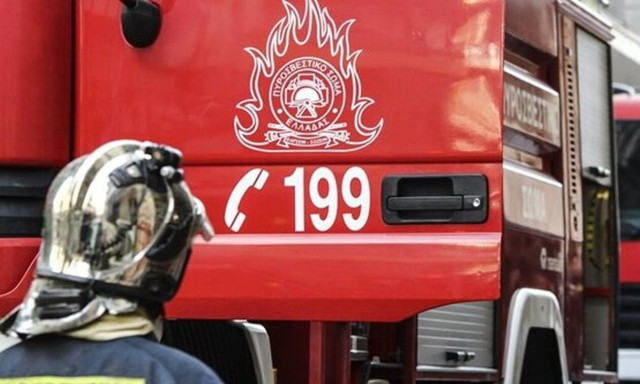 Φωτιά σε ιπτάμενο δελφίνι στο Πέραμα 