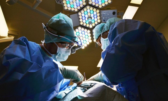 Έπαθαν ΣΟΚ οι γιατροί με αυτά που βρήκαν στο στομάχι του