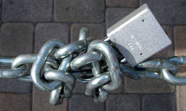 «Λουκέτο» σε μεγάλο πολυκατάστημα - Τουλάχιστον 1.800 άτομα στο δρόμο