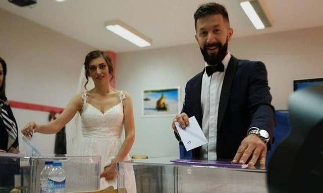 Εκλογές 2019: Από την εκκλησία στο εκλογικό κέντρο (pics)