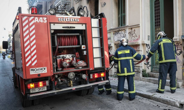 Φωτιά σε υπόγειο πάρκινγκ στον Χολαργό