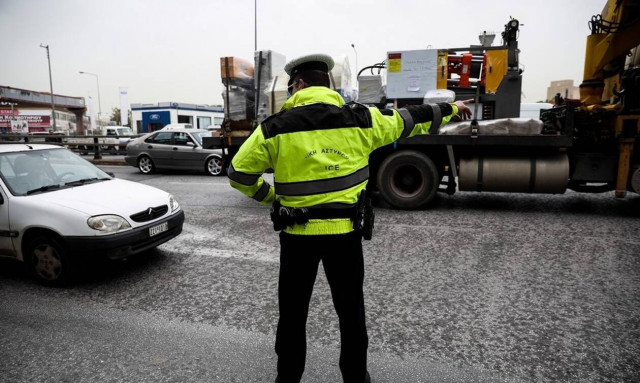 Ουρές χιλιομέτρων στην Λεωφόρο Σχιστού – Μεγάλη ταλαιπωρία των οδηγών