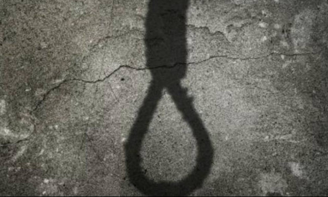 Φρίκη στα Καμένα Βούρλα - Άνοιξε την πόρτα και είδε την κόρη της κρεμασμένη