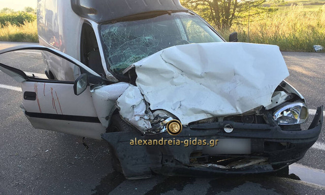 Τροχαίο στο Πλατύ Ημαθίας με τέσσερις τραυματίες (pics&vid)