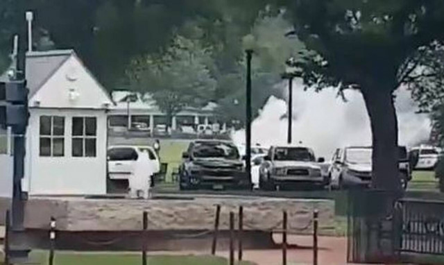 Συναγερμός στις ΗΠΑ: Άντρας αυτοπυρπολήθηκε έξω από τον Λευκό Οίκο (pics+vid)