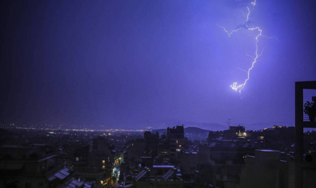 Καιρός: Ραγδαία επιδείνωση το Σαββατοκύριακο - Η πρόγνωση της ΕΜΥ