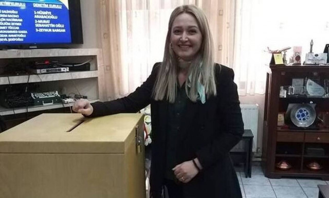 Η κοπέλα νιώθει Τουρκάλα - Τι δεν καταλαβαίνετε; 