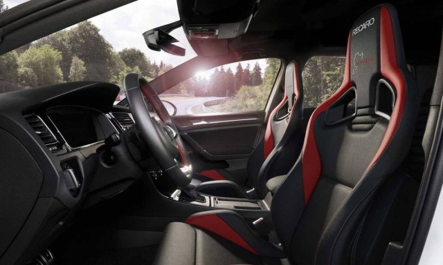 Ναι, υπάρχουν και συλλεκτικά καθίσματα Recaro με αναφορές στο Nürburgring