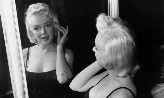 Μέριλιν Μονρόε: Το αιώνιο σύμβολο της θηλυκότητας με την ταραχώδη ζωή και το πρόωρο τέλος