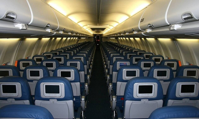 Πανικός σε πτήση: Μεθυσμένη επιβάτης τα «έσπασε» γιατί δεν ήθελε να κάτσει με «αγνώστους» (pics)